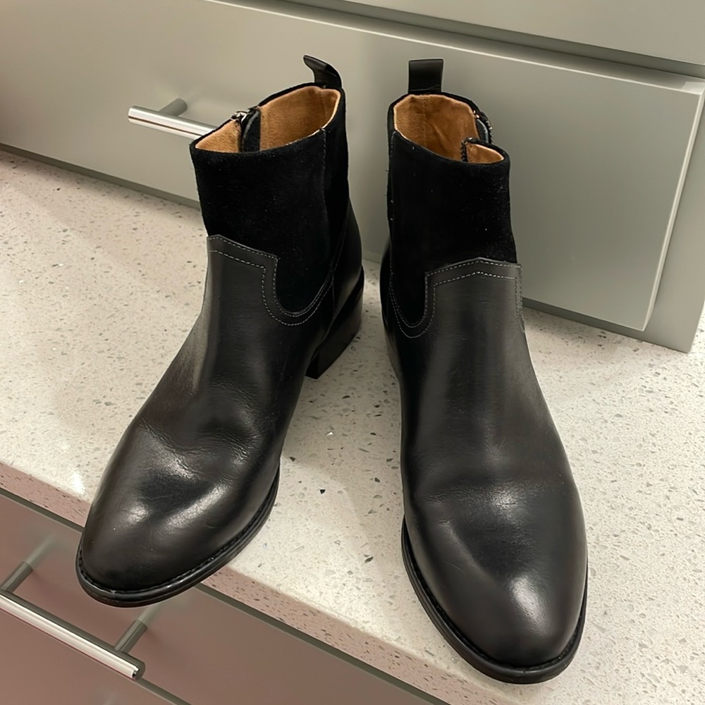 Comfortiva black memory foam short boots